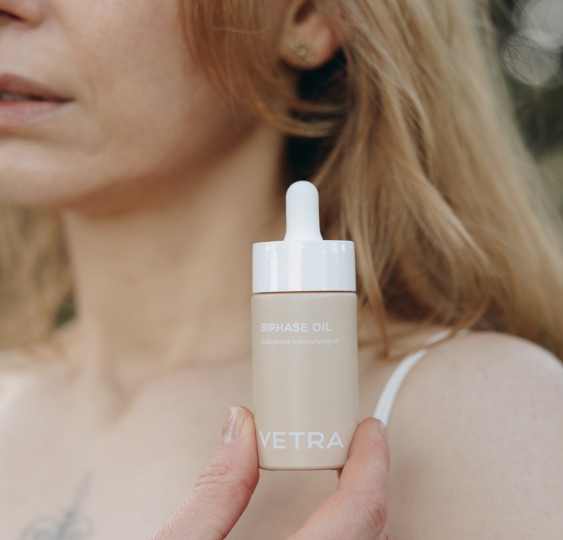 Vetra Skincare Oil ar sievieti Copy
