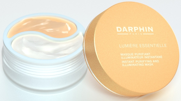 Lumiere Essentielle Masque Fond Blanc v03