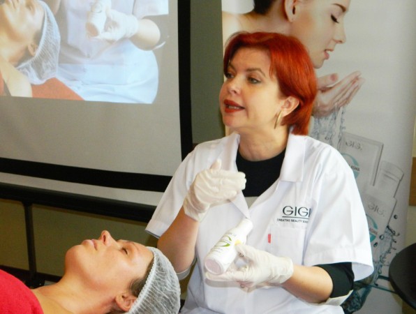 GIGI pīlinga procedūras demonstrācija