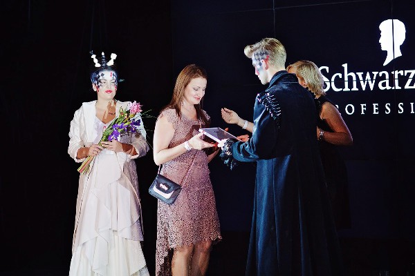 Schwarzkopf Professional apsveic savus labākus klientus