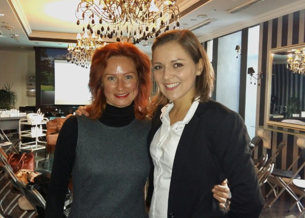 Thalgo trenere Kamiļ (pa labi) un Thalgo kosmetikas menedžere Jeļena ( pa kreisi)