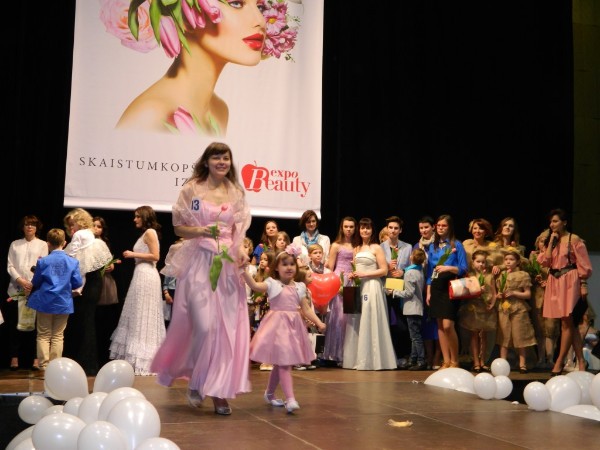 Žurnāla LUBĻU ģimenes konkurss- Family Look