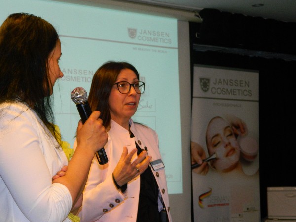 Международный тренер Janssen Cosmetics Ренате Беймел (Renate Beimel)
